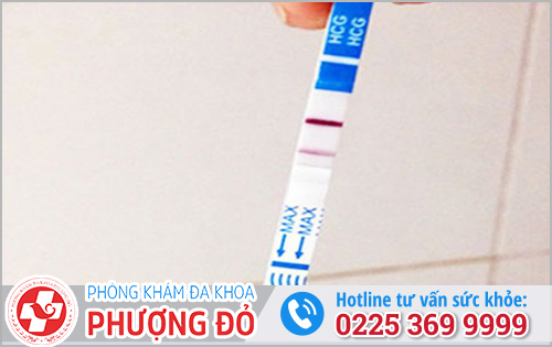 Que thử thai 1 vạch đậm và 1 vạch mờ là hiện tượng gì?